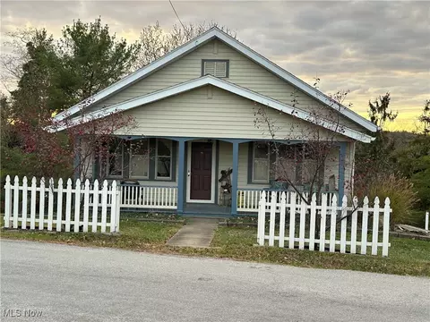 61960 Fairview Rd, Barnesville, OH 43713