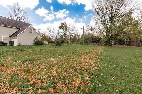 2521 E 83rd St, Cleveland, OH 44104