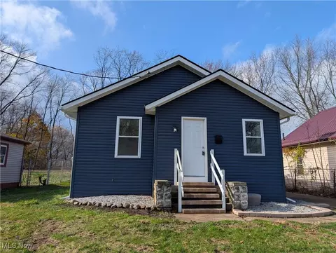 841 11th St SE, Massillon, OH 44646