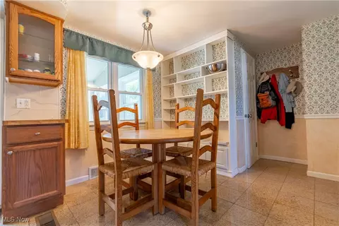 Dining - 4118 21st St NW, Canton, OH 44708 photo 2 of 3