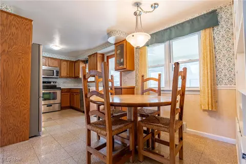 Dining - 4118 21st St NW, Canton, OH 44708 photo 1 of 3