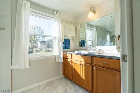 Bath - 4118 21st St NW, Canton, OH 44708 photo 2 of 3
