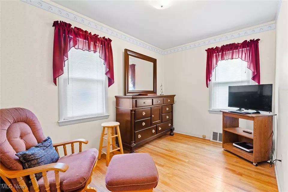 Bedroom - 26420 Briardale Ave, Euclid, OH 44132 photo 3 of 4