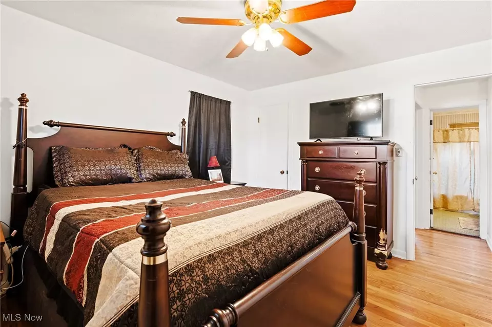 Bedroom - 26420 Briardale Ave, Euclid, OH 44132 photo 2 of 4