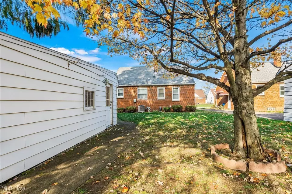 Exterior - 26420 Briardale Ave, Euclid, OH 44132 photo 7 of 12