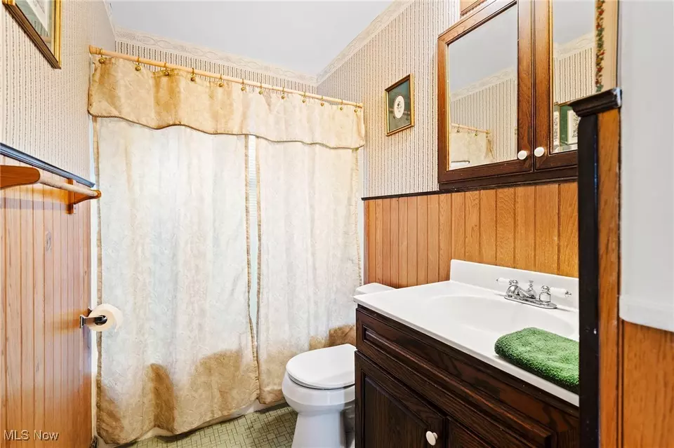Bath - 26420 Briardale Ave, Euclid, OH 44132 photo 1 of 2