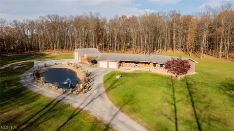 3742 Us-422 Rd NW, Southington, OH 44470