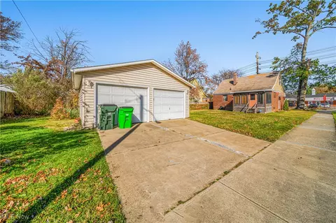 704 Babbitt Rd, Euclid, OH 44123 photo 9