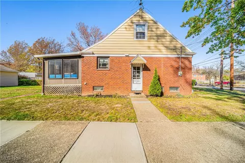 704 Babbitt Rd, Euclid, OH 44123 photo 4