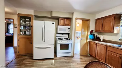 704 Babbitt Rd, Euclid, OH 44123 photo 12