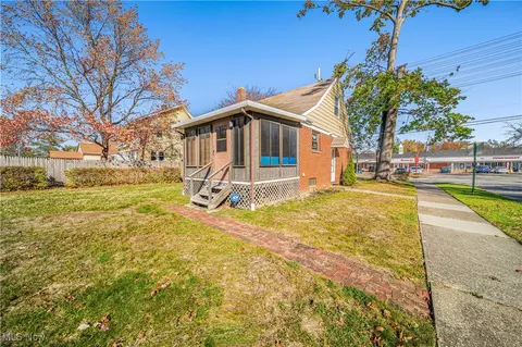 704 Babbitt Rd, Euclid, OH 44123 photo 5