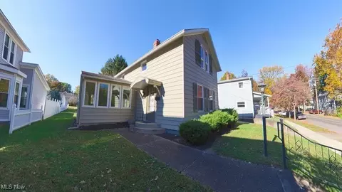 527 N 7th St, Marietta, OH 45750