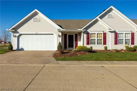 302 Breckenridge Oval, Elyria, OH 44035