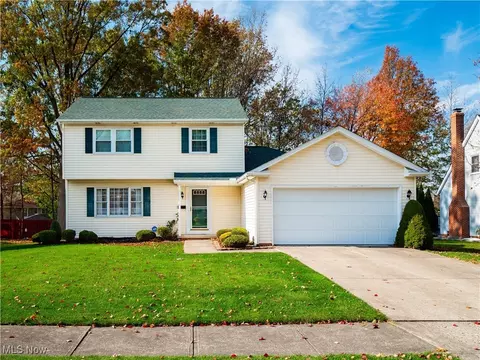 7040 Ravenswood Dr, Parma, OH 44129