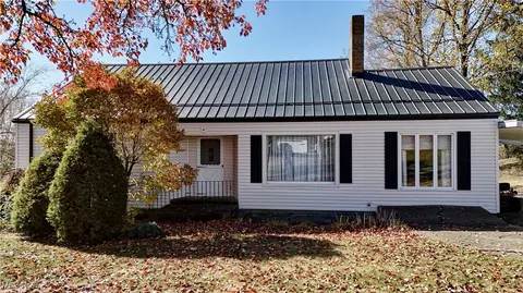 714 W Main St, Sugarcreek, OH 44681