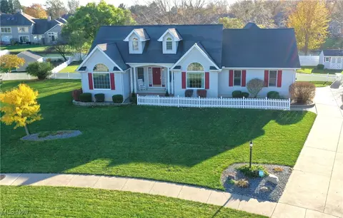 380 Ravenglass Blvd, Amherst, OH 44001