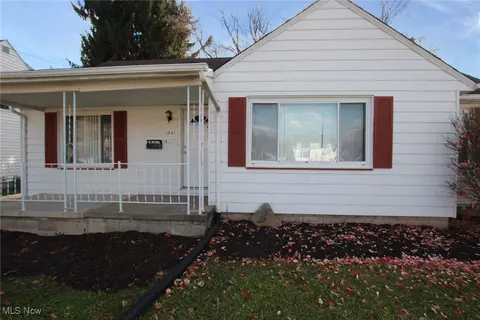 1801 Ridgelawn Ave, Youngstown, OH 44509