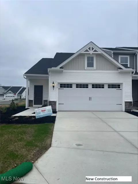 3455 Bushwillow Dr, Uniontown, OH 44685