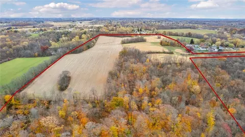 Holland Avenue Ne, East Canton, OH 44730