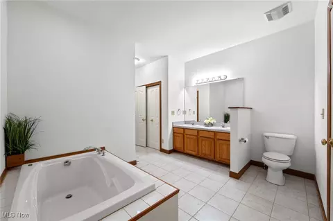Bath - 4352 Shannon Dr, Rootstown, OH 44272 photo 4 of 6