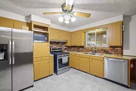 4824 Grandview Ave, Canton, OH 44705 photo 7