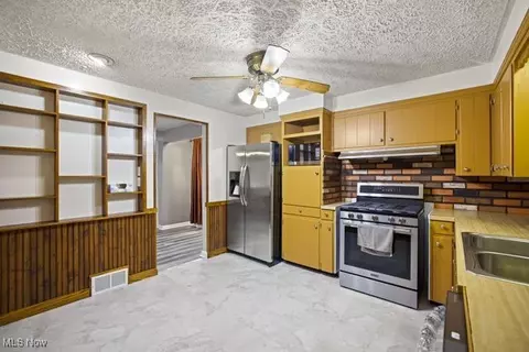 4824 Grandview Ave, Canton, OH 44705 photo 8