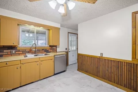 4824 Grandview Ave, Canton, OH 44705 photo 9