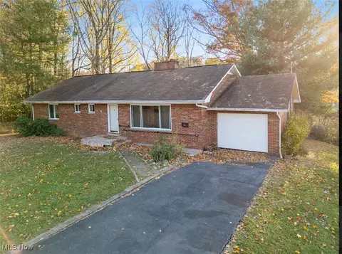 905 Blue Sky Dr, Charleston, WV 25309