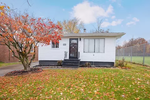 16817 Chateau Ave, Cleveland, OH 44128