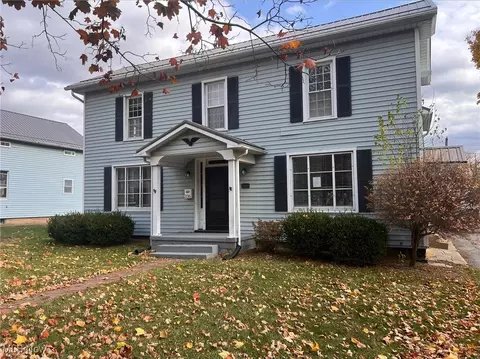 236 S Elm St, Columbiana, OH 44408