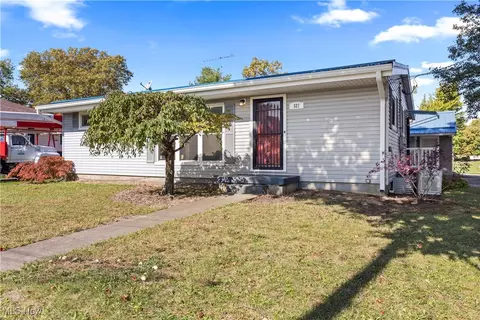 527 Strayer Dr, Bellevue, OH 44811