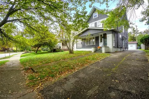 2035 Rossmoor Rd, Cleveland Heights, OH 44118