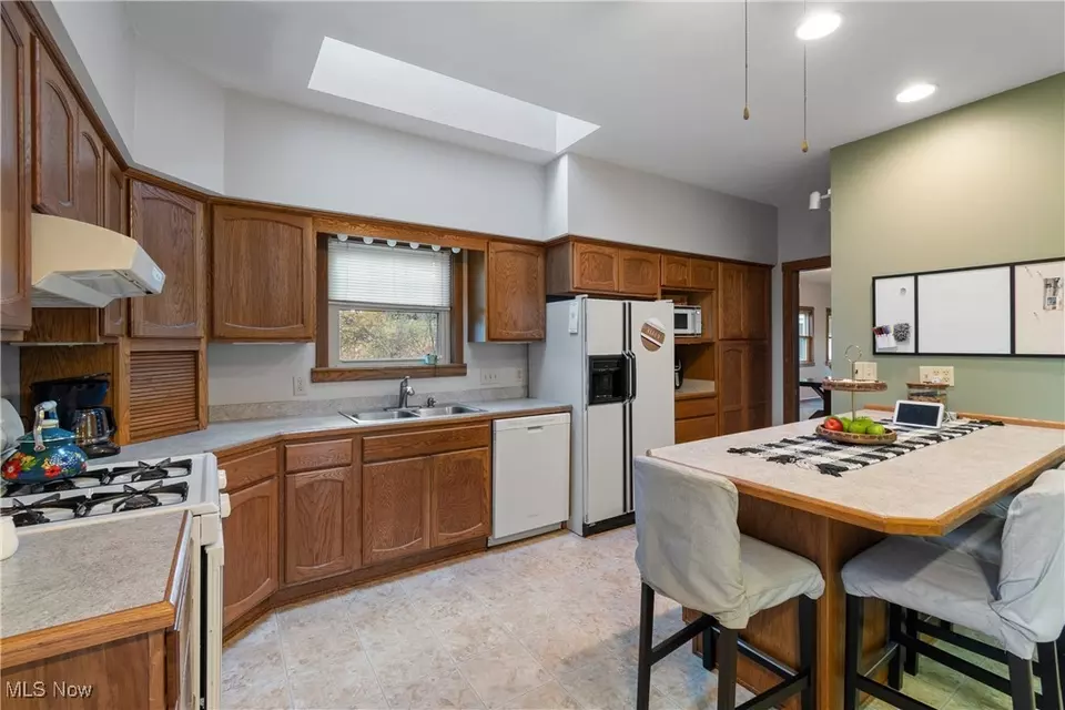 Kitchen - 529 Westview Dr, Wooster, OH 44691 photo 3 of 5