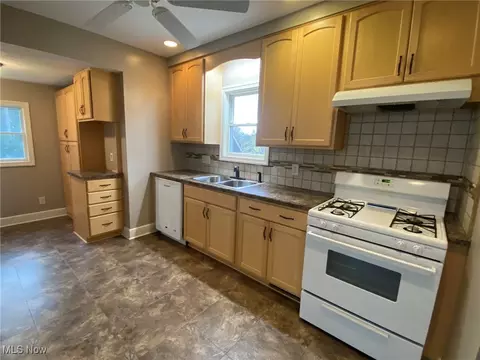 128 E Brookside Ave, Akron, OH 44301 photo 10