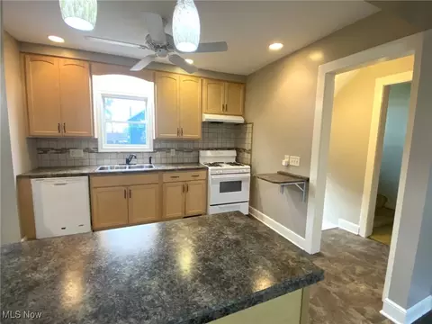 128 E Brookside Ave, Akron, OH 44301 photo 9