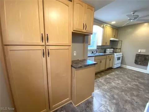 128 E Brookside Ave, Akron, OH 44301 photo 12
