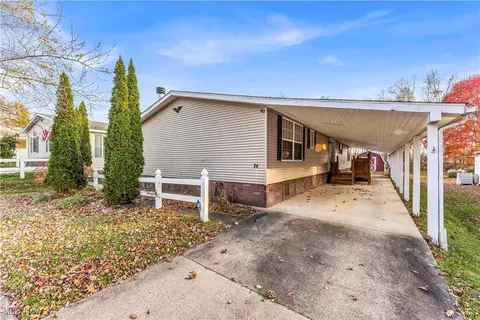 74 Cardinal Dr, Hiram, OH 44234