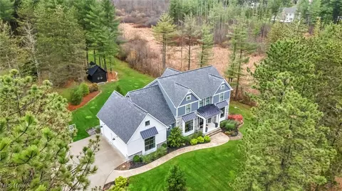 11190 River Rd, Chardon, OH 44024