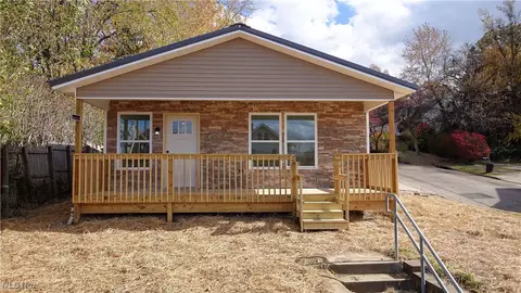 1873 S Main St, Akron, OH 44301