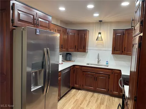 Kitchen - 4577 Morgate Cir NW, Canton, OH 44708 photo 1 of 2