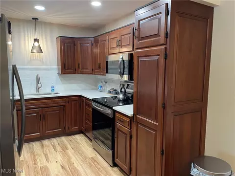 Kitchen - 4577 Morgate Cir NW, Canton, OH 44708 photo 2 of 2