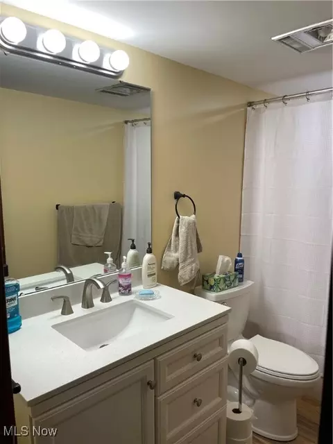 Bath - 4577 Morgate Cir NW, Canton, OH 44708 photo 1 of 3