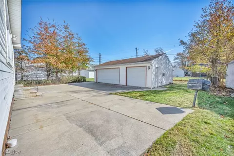 Exterior - 715 E 232nd St, Euclid, OH 44123 photo 8 of 10