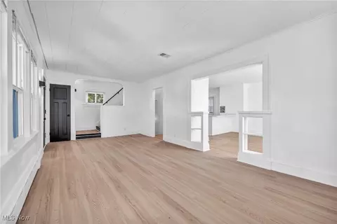 Living - 715 E 232nd St, Euclid, OH 44123 photo 4 of 7