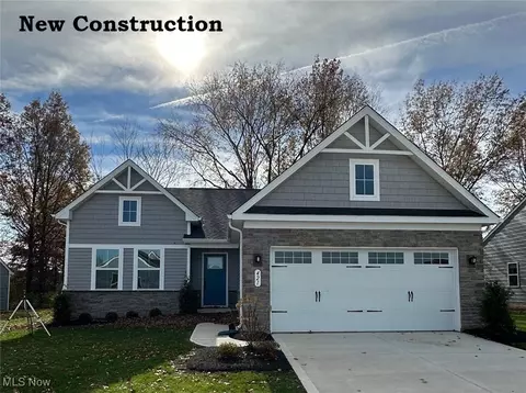 421 Ridgewater Dr, Elyria, OH 44035 photo 1