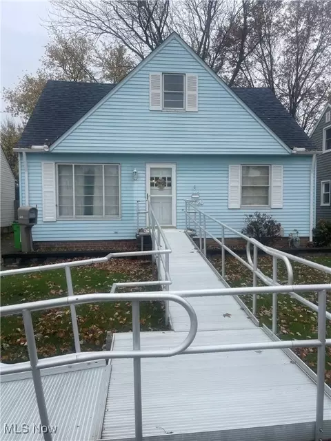 32220 Dickerson Rd, Willowick, OH 44095