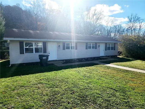 1250 Cornell Cir, Zanesville, OH 43701
