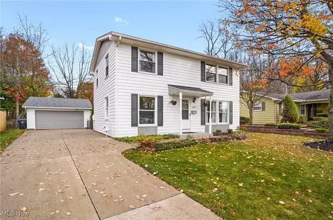 2303 Hoch Dr, Cuyahoga Falls, OH 44221