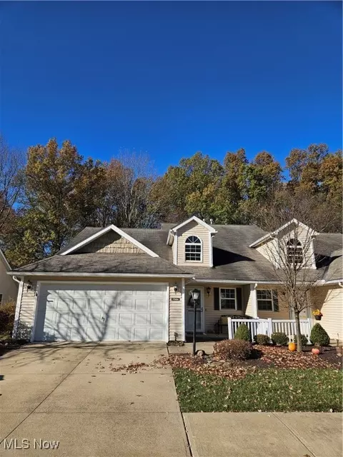 7604 Willow Woods Dr, North Olmsted, OH 44070