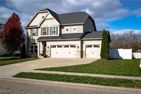 3025 Cloverhurst St NE, Canton, OH 44721